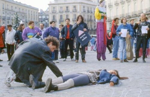 [Acción en la Puerta de Sol (Madrid) el 1º de diciembre de 1993]