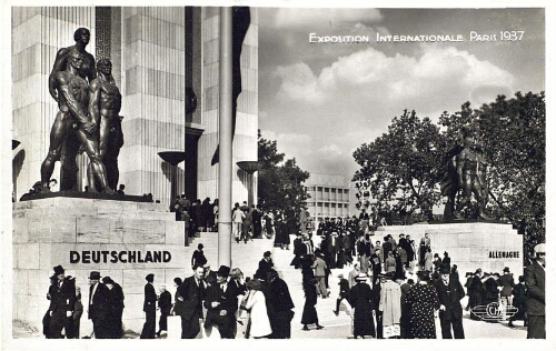 Entrée du Pavillon de l'Allemagne: Exposition internationale Paris 1937.