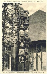 Cameroun-Togo, groupe de piliers sculptés du Pays Bamoun: Exposition coloniale internationale, Paris 1931.