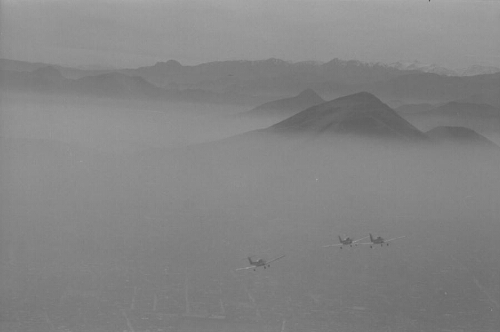 Avionetas sobrevolando Santiago de Chile durante el transcurso de la acción