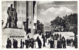 Entrée du Pavillon de l'Allemagne: Exposition internationale Paris 1937.