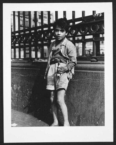 Niño con pistola, Barcelona