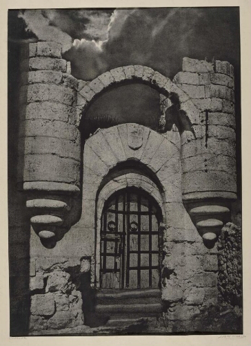 Portada en ruinas del Castillo de Cuéllar, Segovia