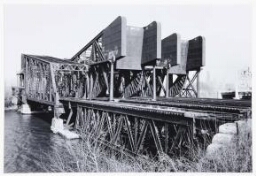 Three Rolling Bascule Bridges, Chicago Sanitary & Ship Canal, Chicago, Illinois (Tres puentes basculantes, Chicago Sanitary & Ship Canal, Chicago, Illinois)
