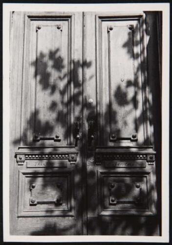 Doors NYC: East 7th Street Between 2nd Avenue and Cooper Square, Odd Numbers (Puertas Nueva York: Calle 7 Este entre la Segunda Avenida y Cooper Square, números impares)