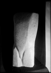 Negativos fotográficos de esculturas de Eduardo Chillida.