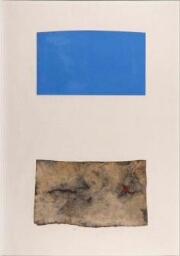 Papel arrugado bajo rectángulo azul