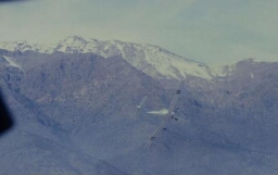 Una de las avionetas sobrevolando Santiago  durante el transcurso de la acción