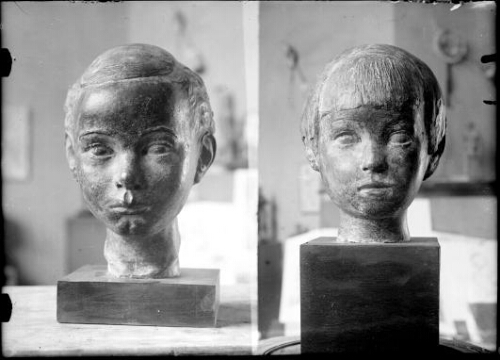 Negativos fotográficos de esculturas de Cristino Mallo.