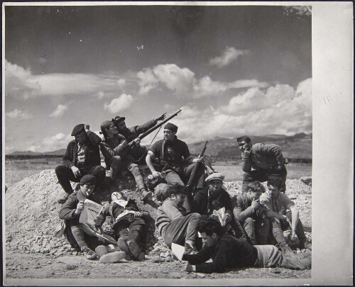 Milicianos en el carrascal de Banastás (Aragón)