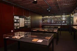Fotografías de - Más que un catálogo. Las cajas catálogo del Museo Abteiberg-Mönchengladbach (1967-1978)