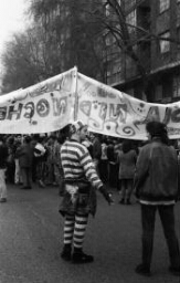 [Manifestación a favor de los insumisos encarcelados, Madrid, ¿1994?]